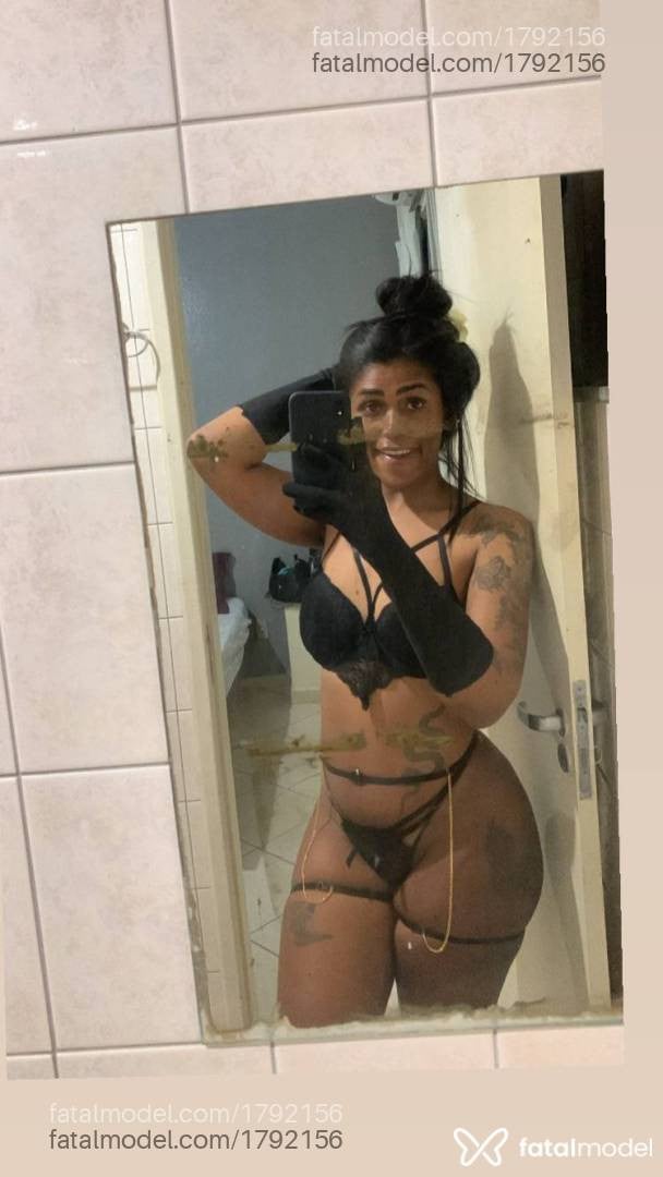 Acompanhante mulher trans com cabelo castanho de olhos castanhos - Jasmine