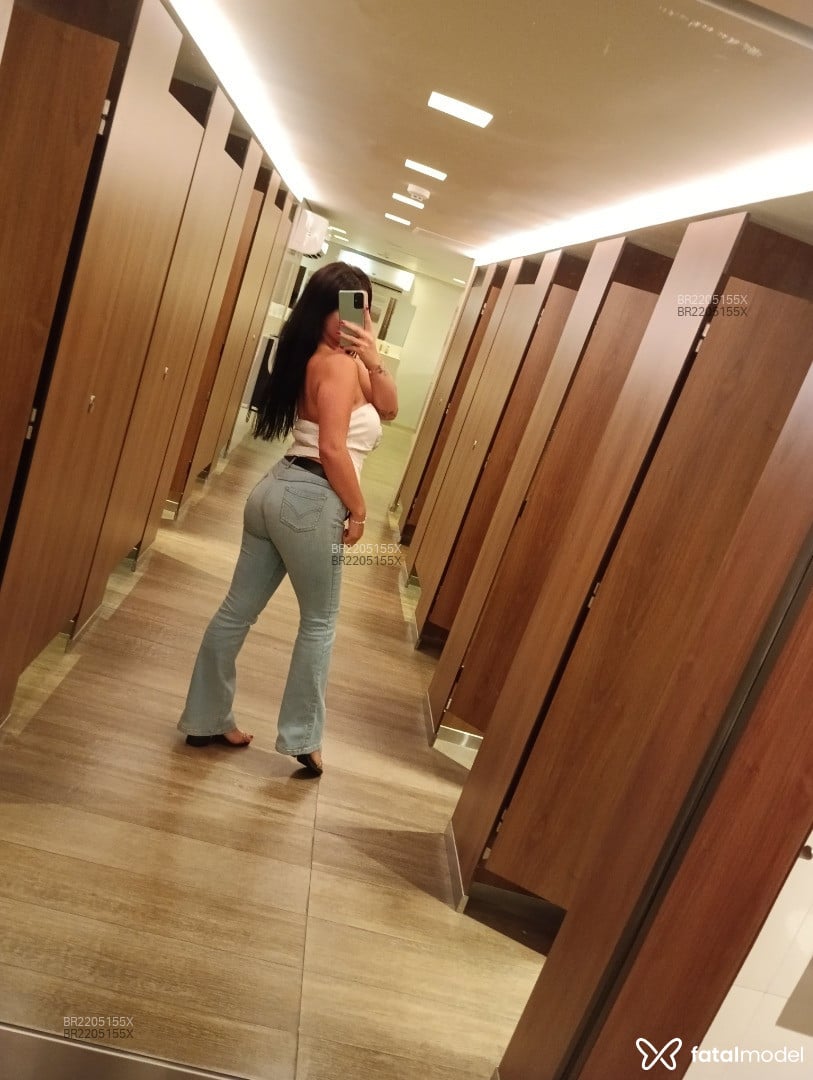 Acompanhante mulher com cabelo castanho de olhos castanhos - Agathamerry
