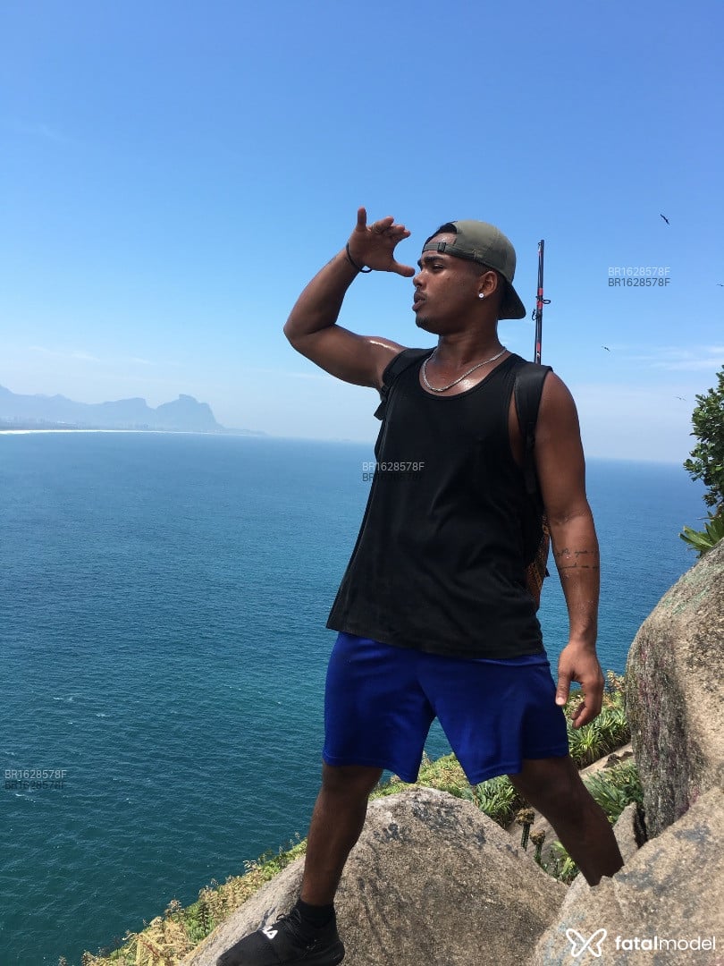Acompanhante homem com cabelo castanho de olhos castanhos em Rio de Janeiro - Victor Toro