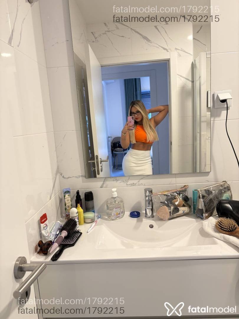 Acompanhante mulher loira (o) de olhos castanhos em Maringá - Letícia