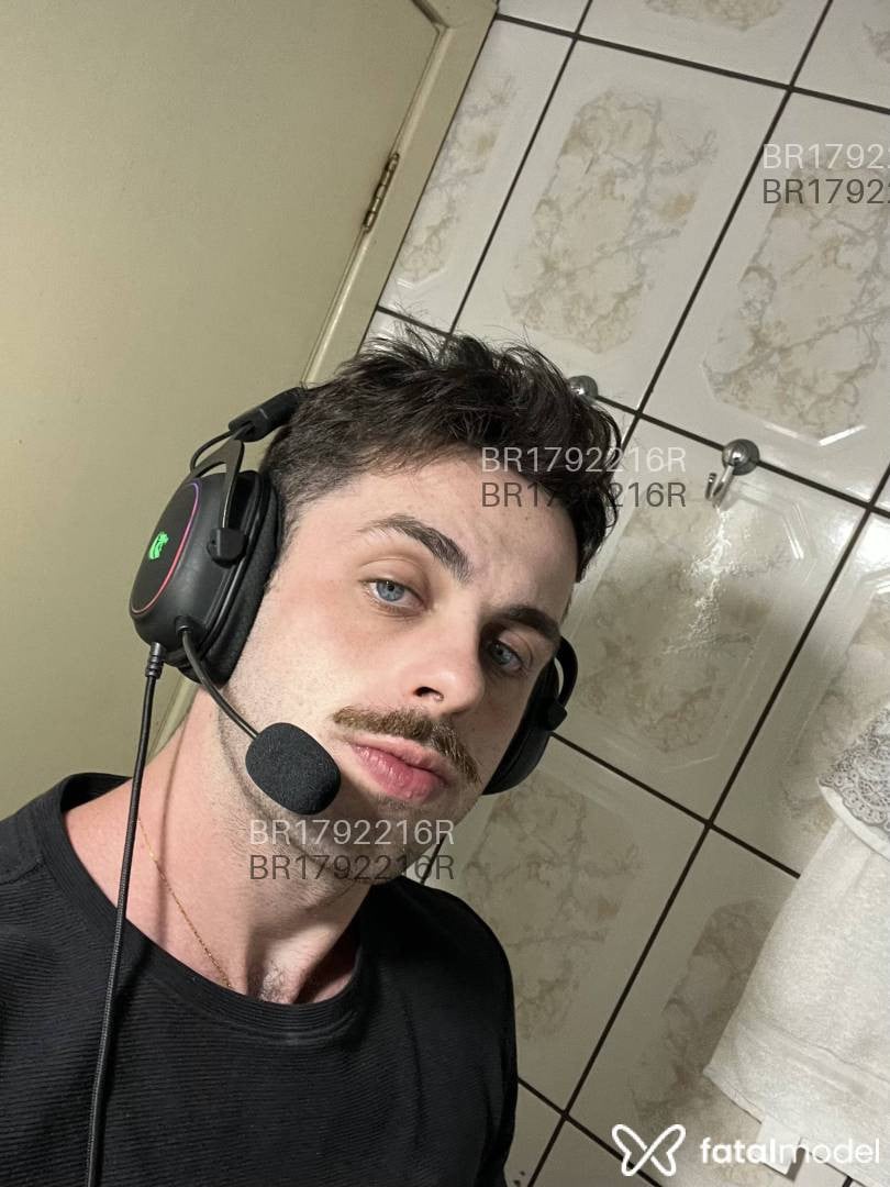 Acompanhante homem loira (o) de olhos azuis em Cascavel - Romeo Rox