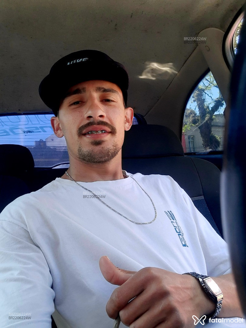 Acompanhante homem com cabelo castanho de olhos verdes em Pelotas - Lukiii