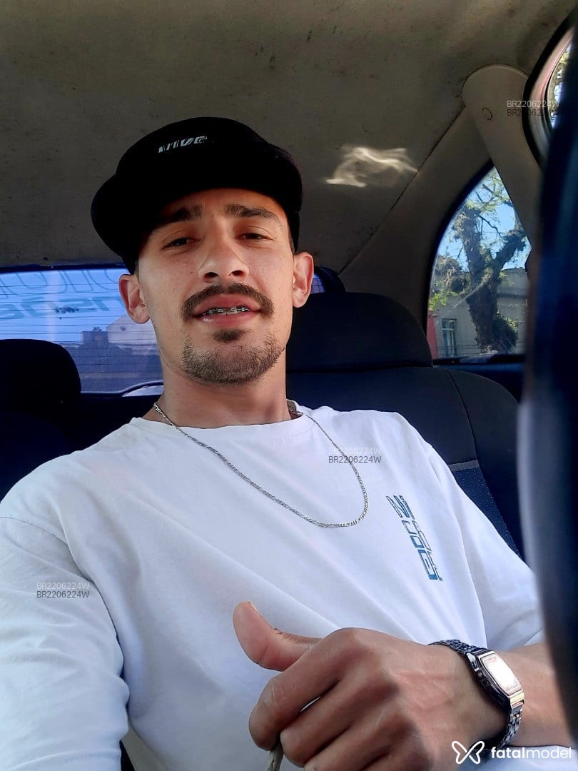 Acompanhante homem com cabelo castanho de olhos verdes em Pelotas - Lukiii