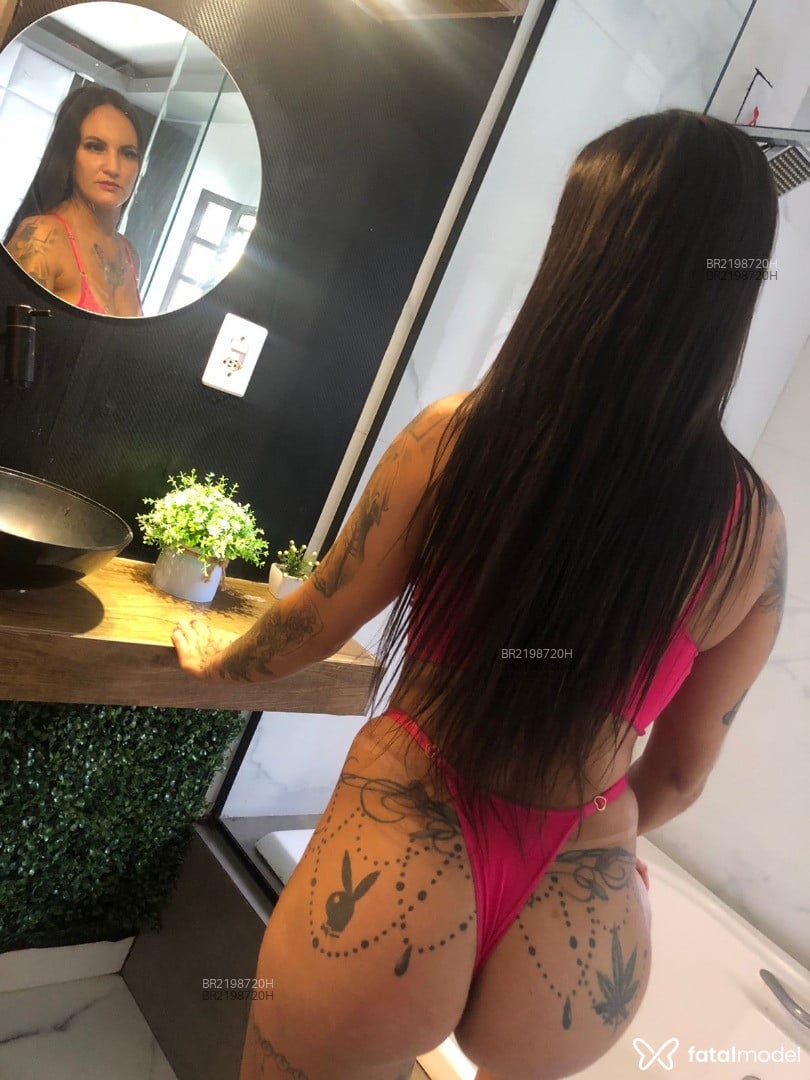 Acompanhante mulher com cabelo castanho de olhos castanhos em São Paulo - Hanna