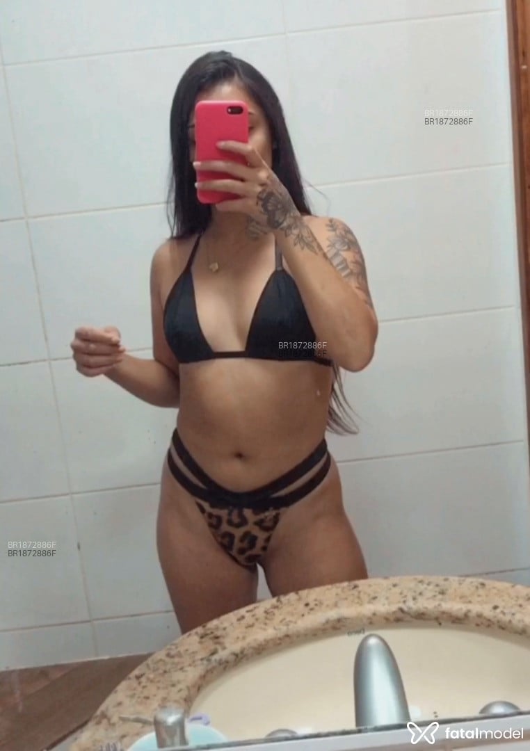 Acompanhante mulher com cabelo castanho de olhos verdes em Porto Alegre - Gabriely