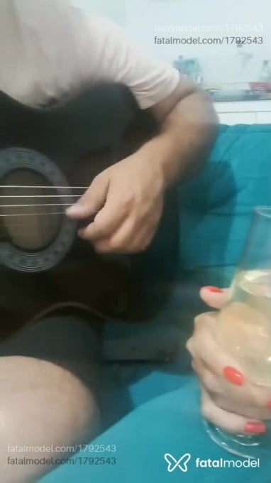 Acompanhante mulher loira (o) de olhos castanhos - Julia Bella Acompanhante mulher loira (o) de olhos castanhos - Julia Bella
