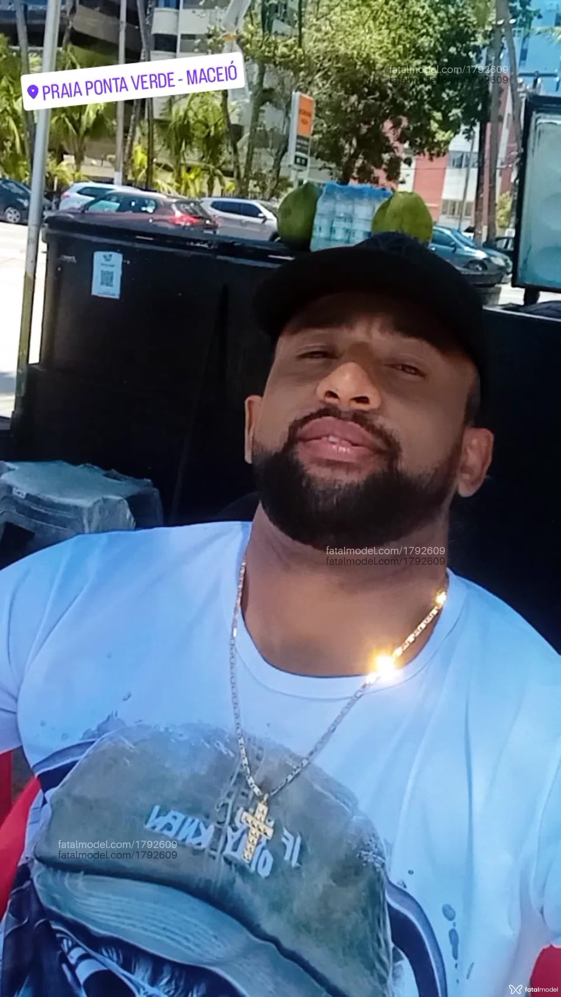 Acompanhante homem morena (o) de olhos castanhos em Maceió Acompanhante homem morena (o) de olhos castanhos em Maceió - Enzo Salles