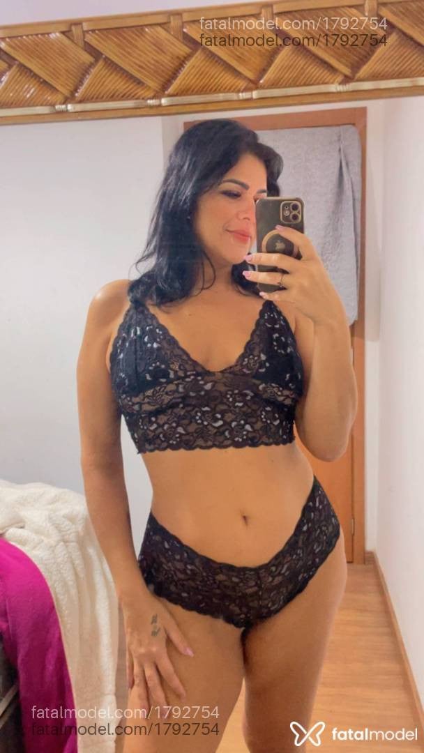 Acompanhante mulher morena (o) de olhos castanhos - Cacau Aguiar