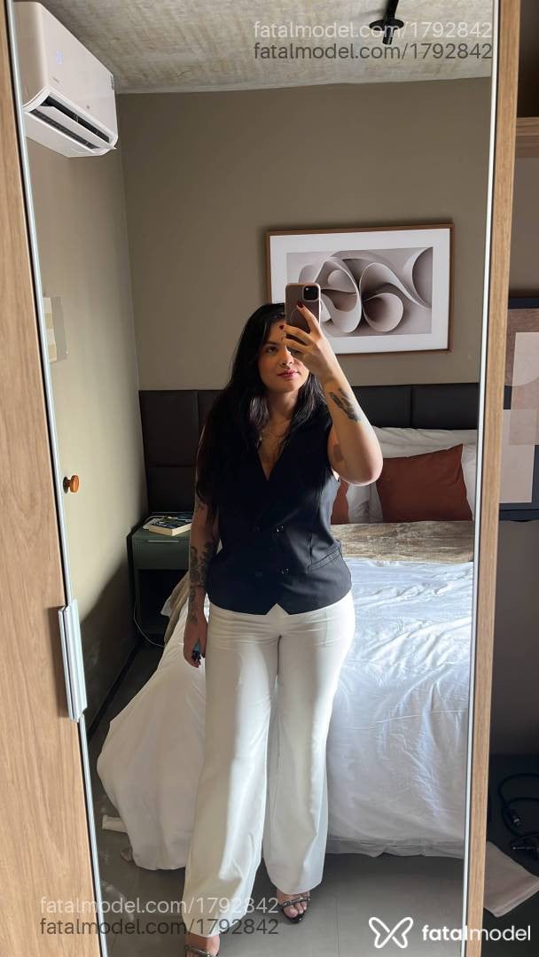 Acompanhante mulher morena (o) de olhos mel em São Paulo - Prof Jenni