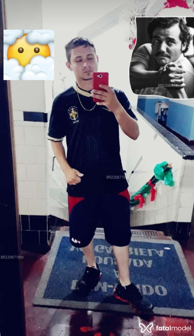 Acompanhante homem com cabelo castanho de olhos castanhos em Virtual - Eduardo