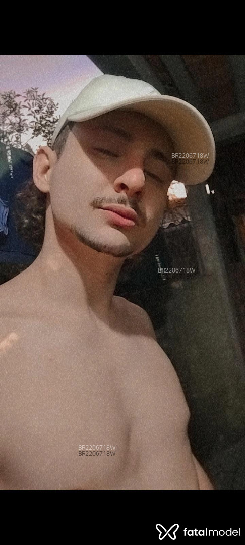 Acompanhante homem com cabelo castanho de olhos castanhos em Virtual - Eduardo