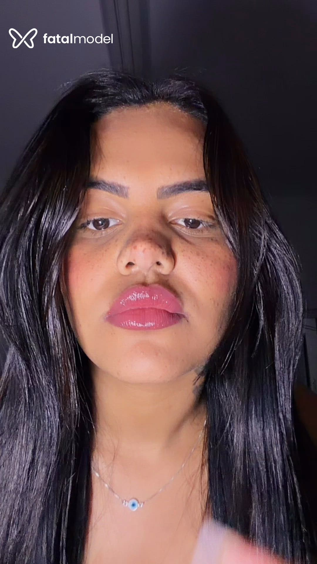 Acompanhante mulher morena (o) de olhos castanhos - Carol Belline