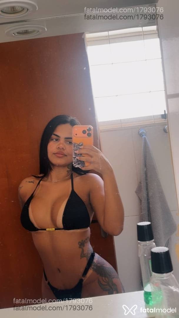 Acompanhante mulher morena (o) de olhos castanhos - Carol Belline
