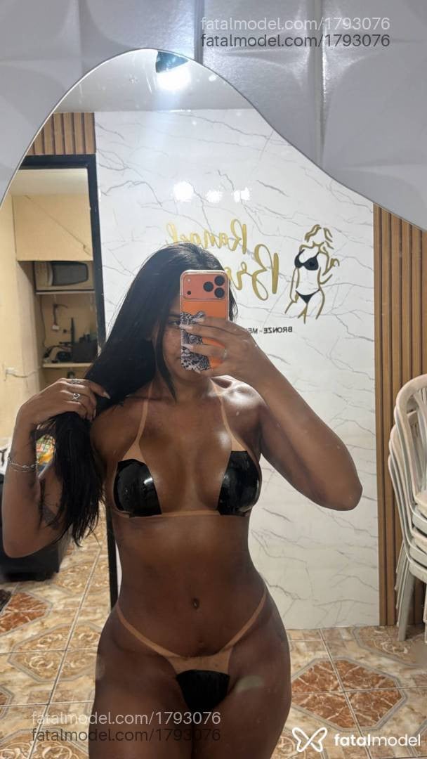 Acompanhante mulher morena (o) de olhos castanhos - Carol Belline
