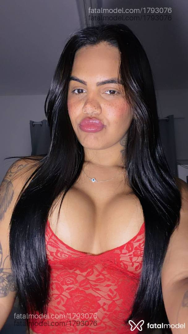 Acompanhante mulher morena (o) de olhos castanhos - Carol Belline