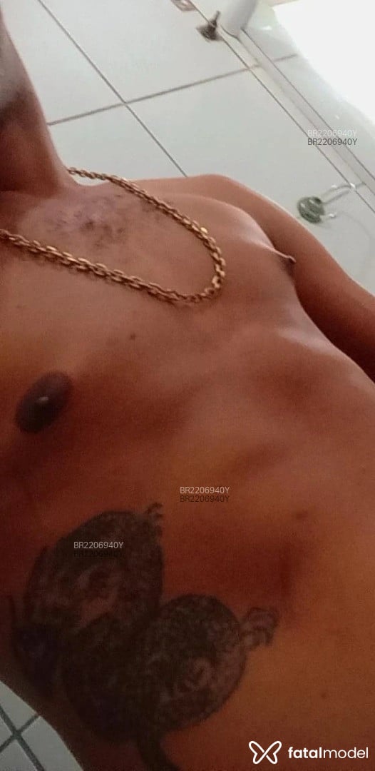 Acompanhante homem morena (o) de olhos castanhos em Camboriú - Pretin