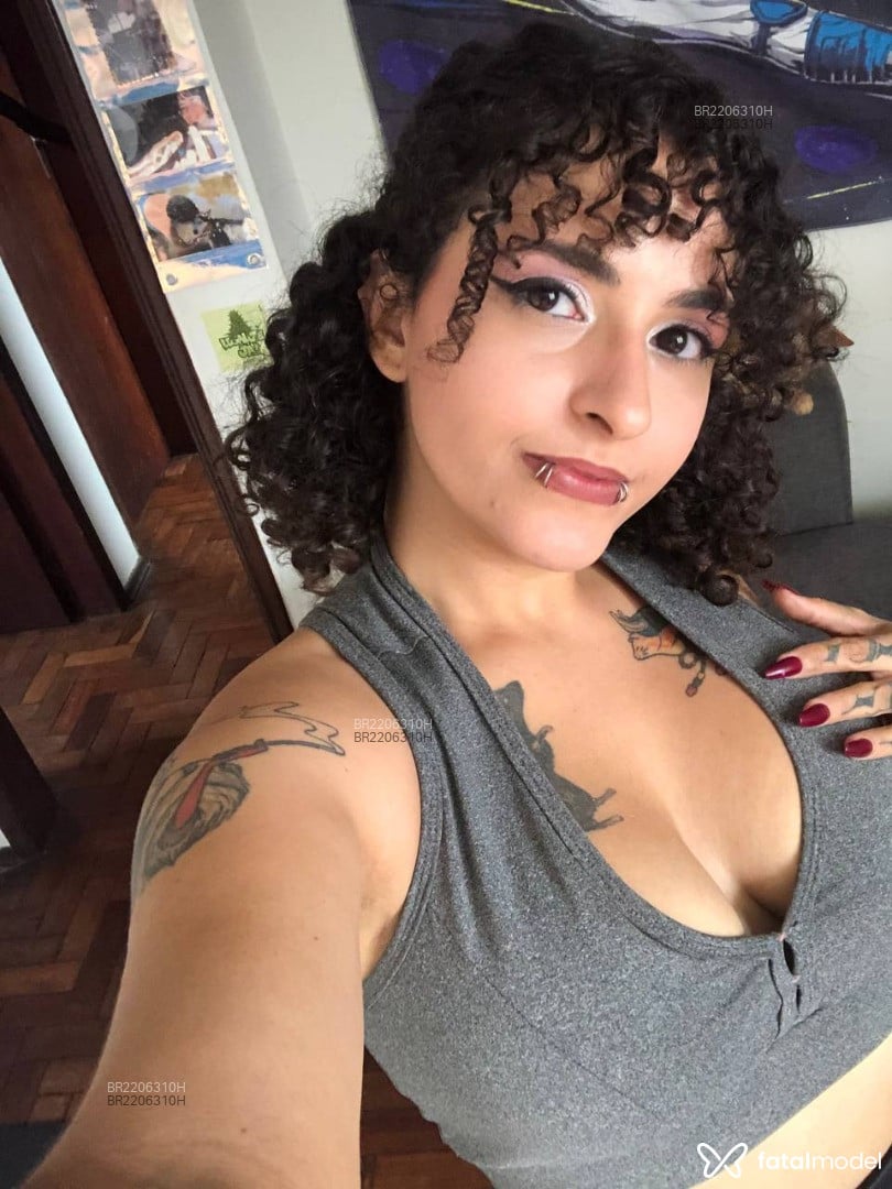 Acompanhante mulher com cabelo castanho de olhos pretos em Contagem - Aurora