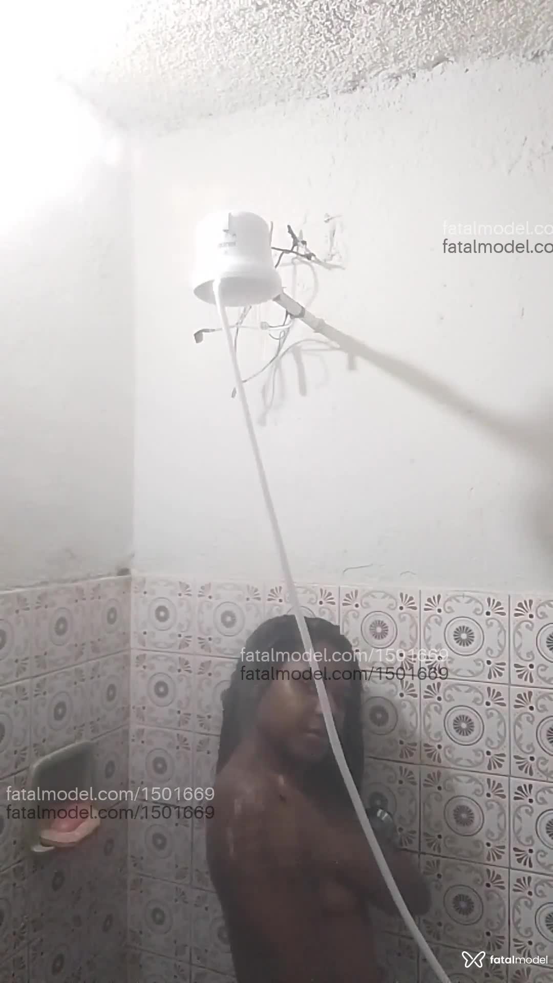Acompanhante mulher com cabelo castanho de olhos mel - Lolah Acompanhante mulher com cabelo castanho de olhos mel - Lolah