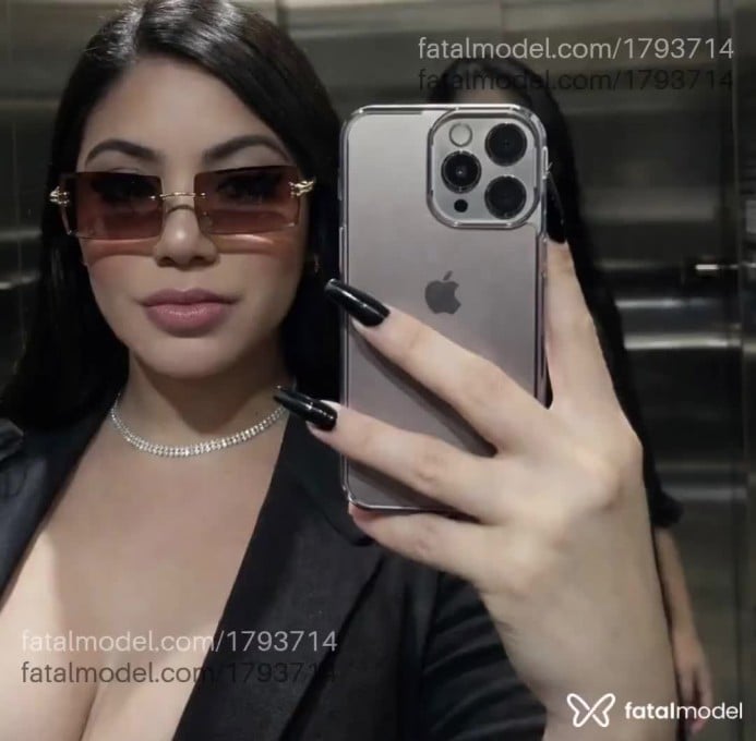 Acompanhante mulher morena (o) de olhos castanhos em Balneário Camboriú Acompanhante mulher morena (o) de olhos castanhos em Balneário Camboriú - Monick Babiak