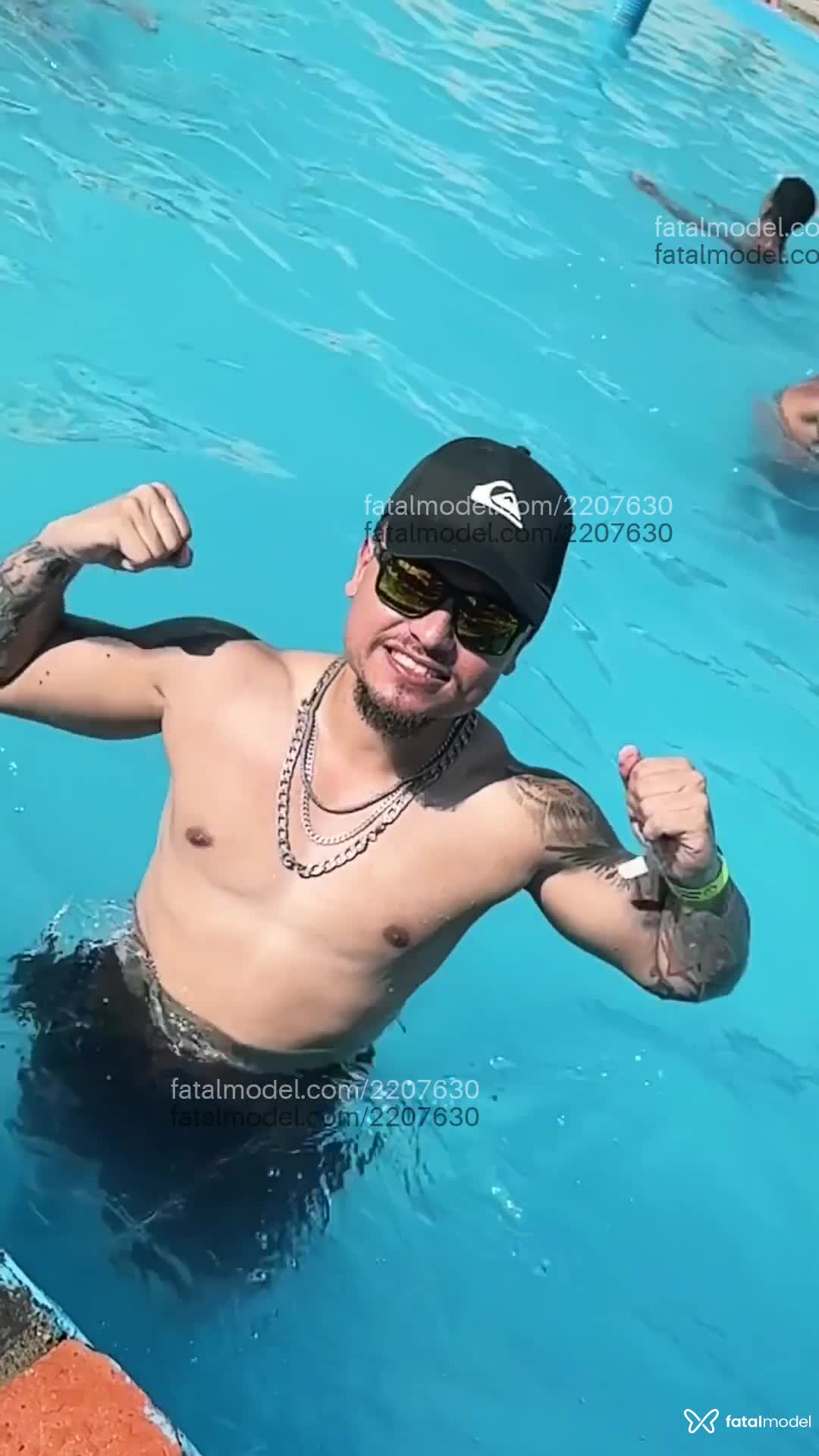 Acompanhante homem com cabelo castanho de olhos castanhos em Canoas - Rodrigo