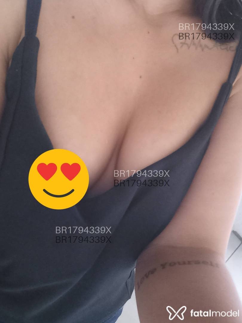 Acompanhante mulher com cabelo castanho de olhos castanhos em Virtual Acompanhante mulher com cabelo castanho de olhos castanhos em Virtual - Isabela