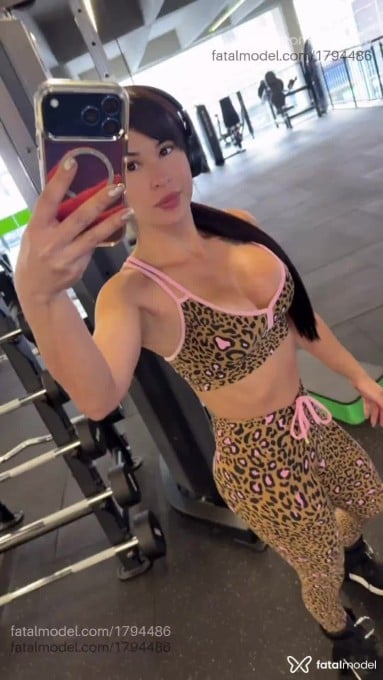 Acompanhante mulher com cabelo castanho de olhos castanhos em Curitiba Acompanhante mulher com cabelo castanho de olhos castanhos em Curitiba - Juliana