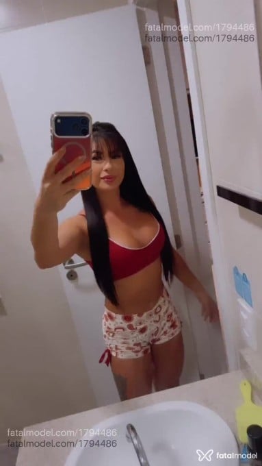 Acompanhante mulher com cabelo castanho de olhos castanhos em Curitiba - Juliana
