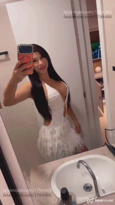 Acompanhante mulher com cabelo castanho de olhos castanhos em Curitiba - Juliana