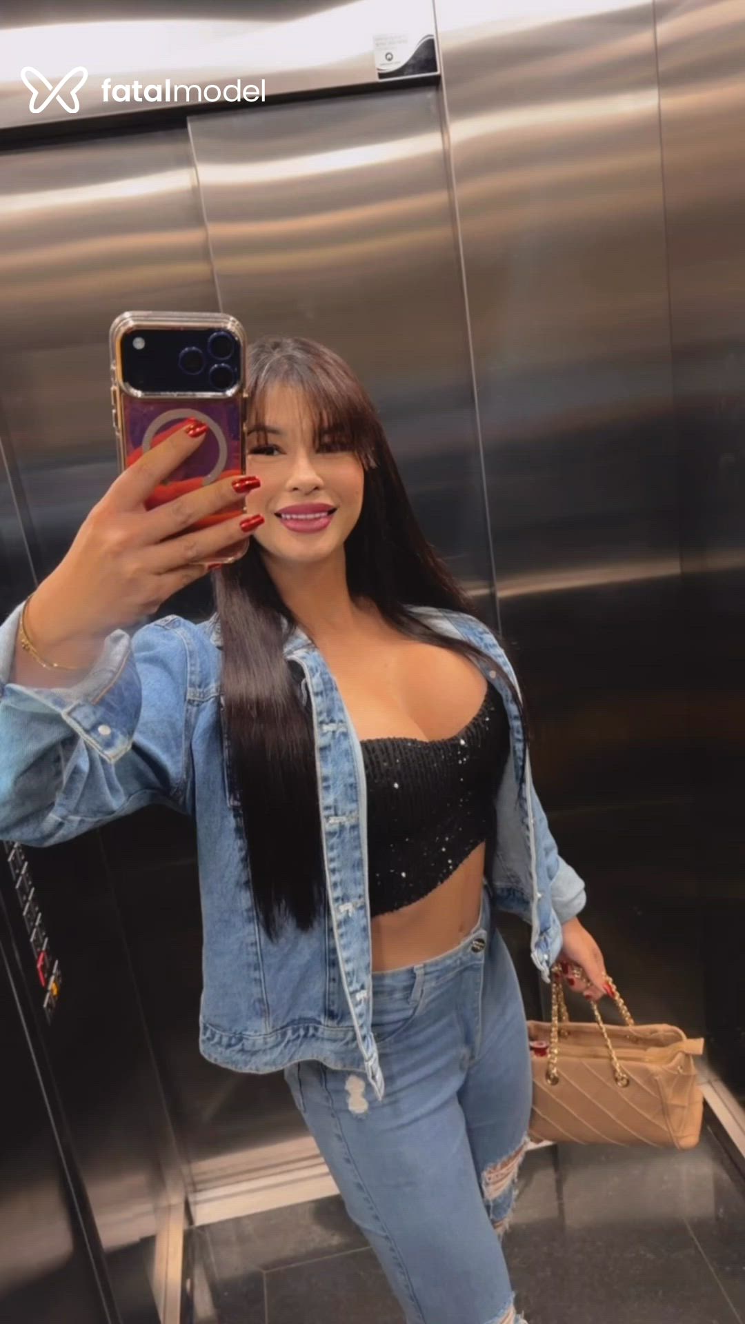 Acompanhante mulher com cabelo castanho de olhos castanhos em Curitiba - Juliana