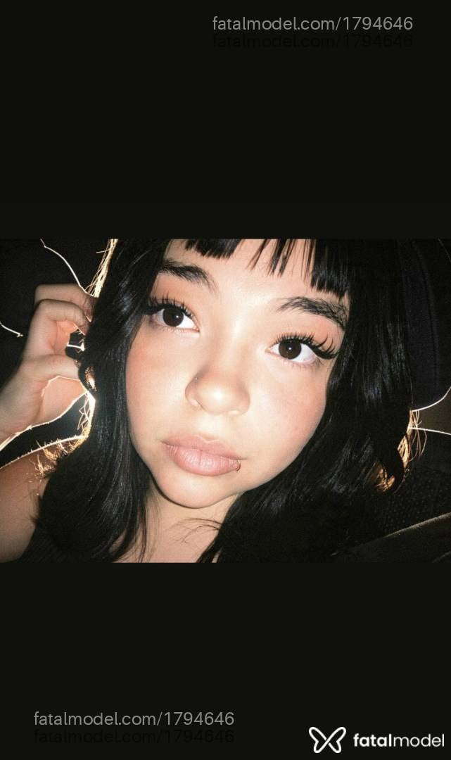 Acompanhante mulher morena (o) de olhos mel - Ana