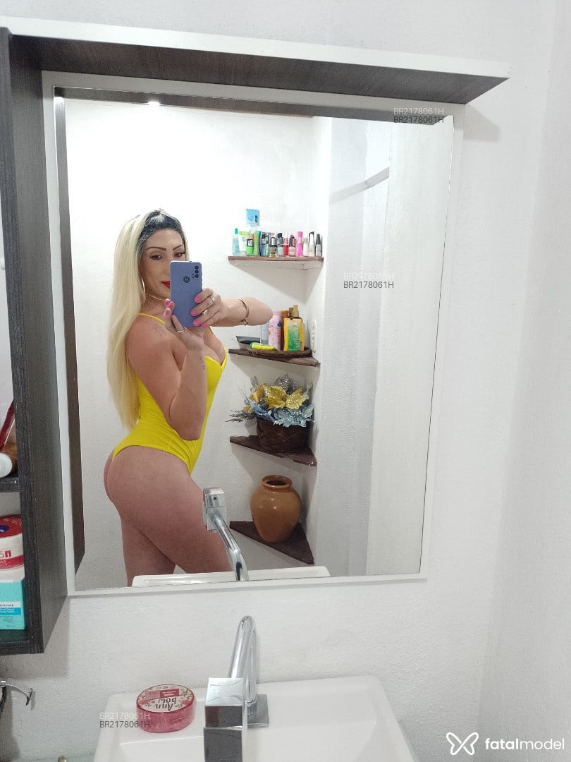 Acompanhante mulher trans loira (o) de olhos castanhos em Osório Acompanhante mulher trans loira (o) de olhos castanhos em Osório - Cris Alice