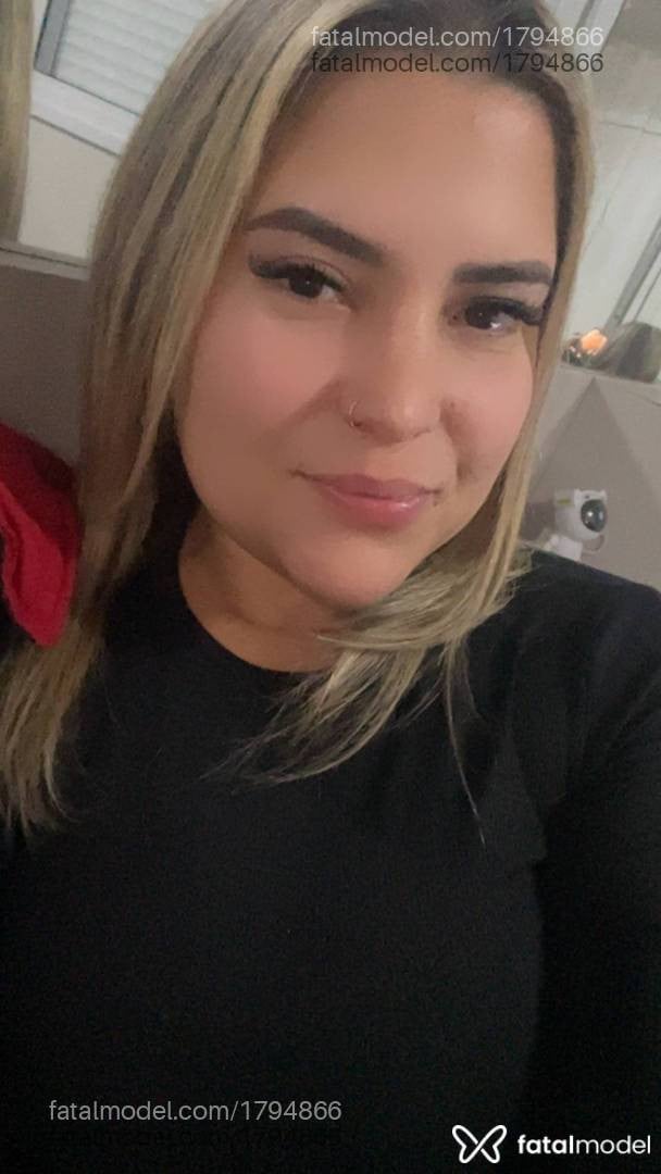 Acompanhante mulher loira (o) de olhos castanhos em Virtual - Gabi Carlos