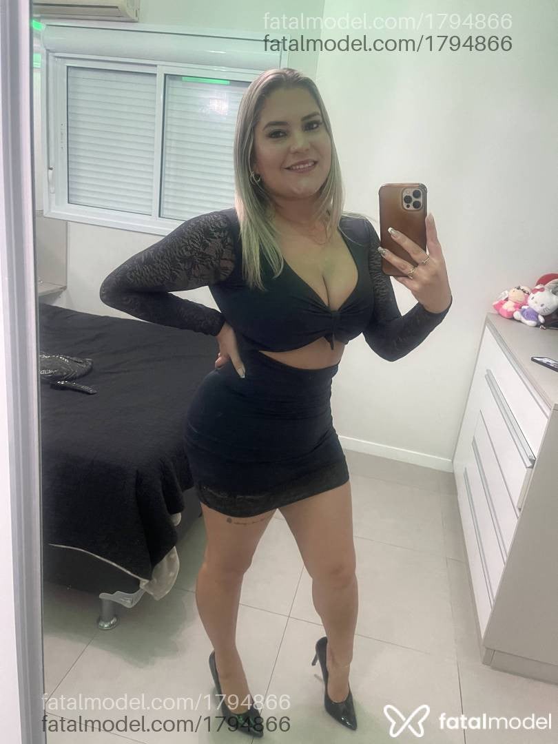Acompanhante mulher loira (o) de olhos castanhos em Virtual - Gabi Carlos