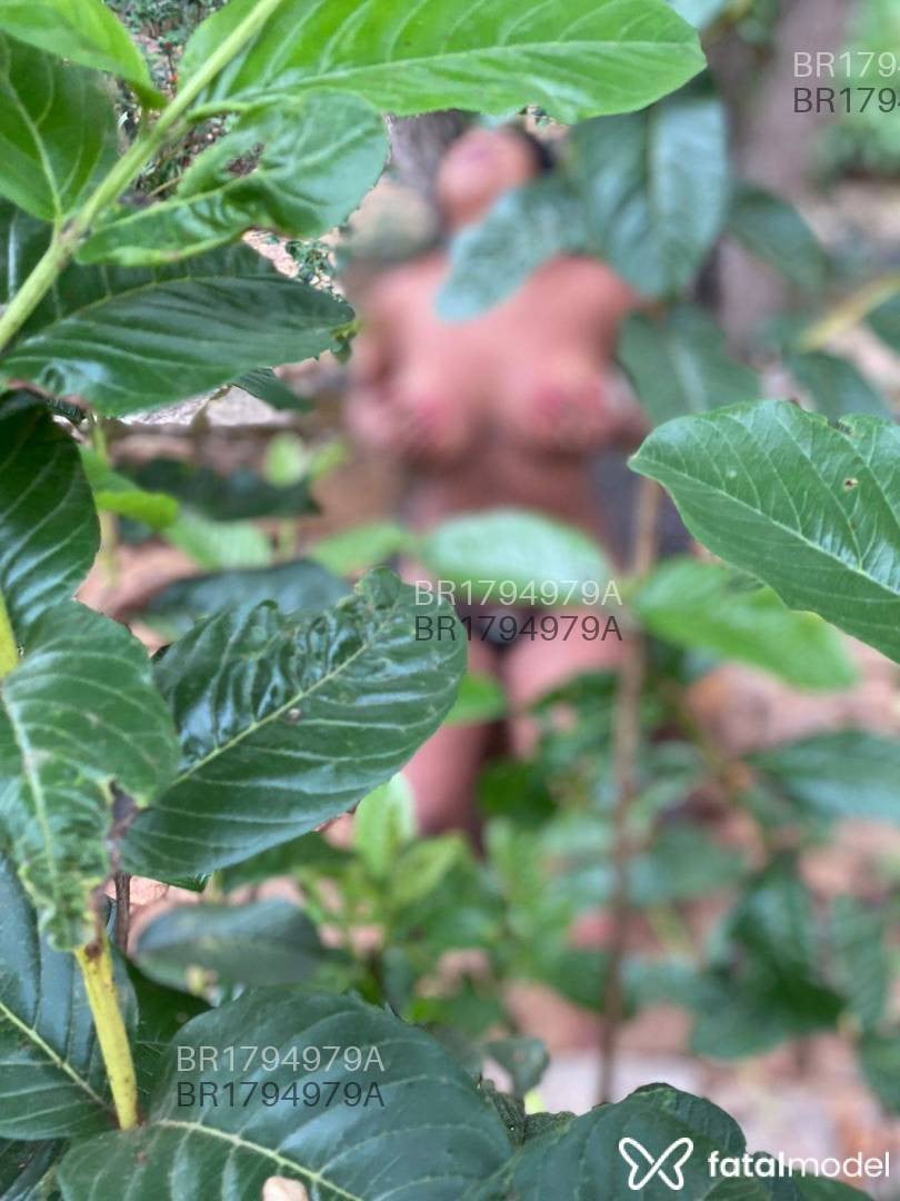 Acompanhante mulher com cabelo castanho de olhos castanhos em Itabira Acompanhante mulher com cabelo castanho de olhos castanhos em Itabira - Thais