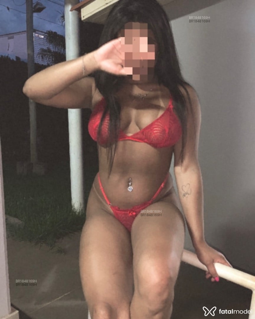 Acompanhante mulher com cabelo castanho de olhos pretos em Patos de Minas - Danyella