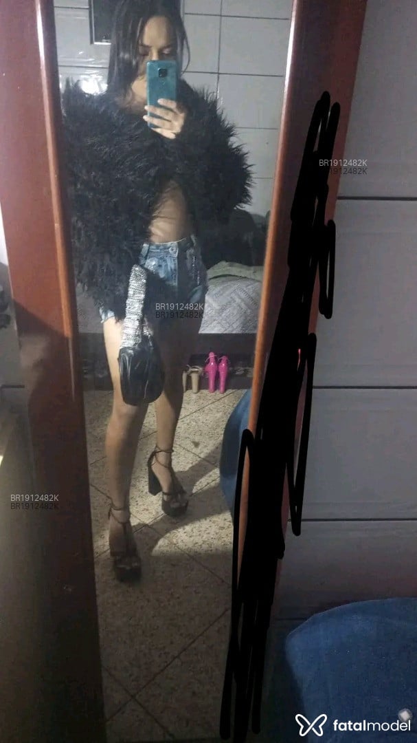 Acompanhante mulher trans morena (o) de olhos castanhos em Guarapuava - Isah Saffadinha