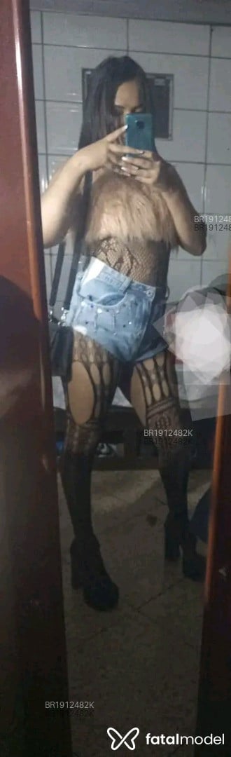 Acompanhante mulher trans morena (o) de olhos castanhos em Guarapuava - Isah Saffadinha
