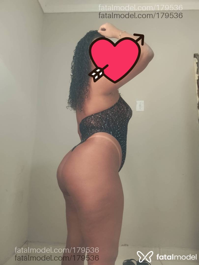 Acompanhante mulher com cabelo castanho de olhos castanhos - DADAI