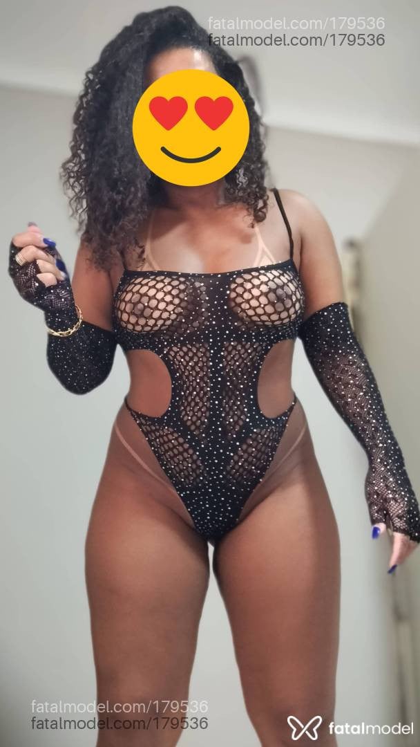Acompanhante mulher com cabelo castanho de olhos castanhos - DADAI
