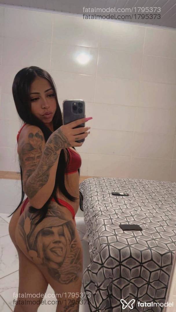 Acompanhante mulher com cabelo castanho de olhos pretos - Pietra Duarte