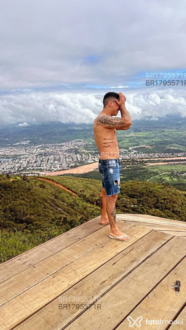 Acompanhante homem com cabelo castanho de olhos castanhos em Foz do Iguaçu - Filipe