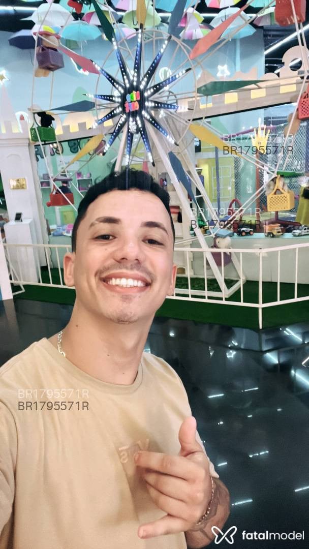 Acompanhante homem com cabelo castanho de olhos castanhos em Foz do Iguaçu - Filipe