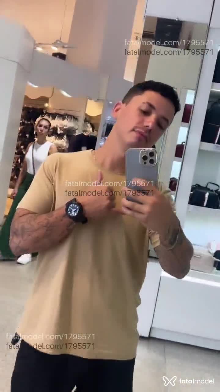 Acompanhante homem com cabelo castanho de olhos castanhos em Foz do Iguaçu - Filipe