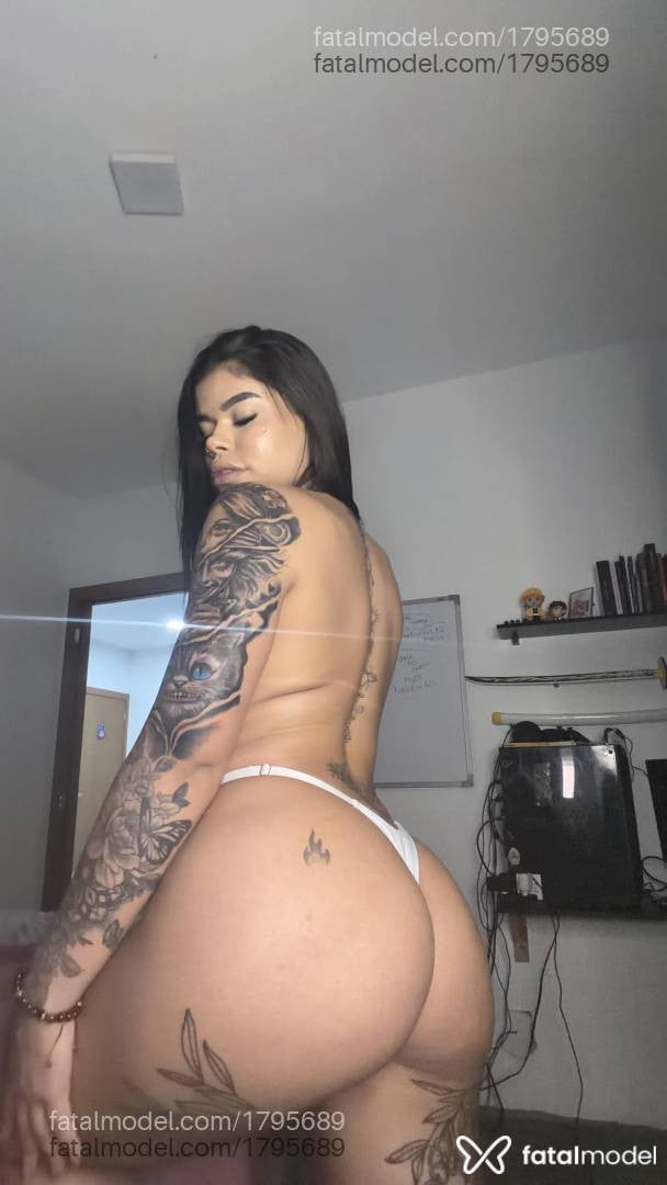 Acompanhante mulher com cabelo castanho de olhos castanhos - Leticia Alves