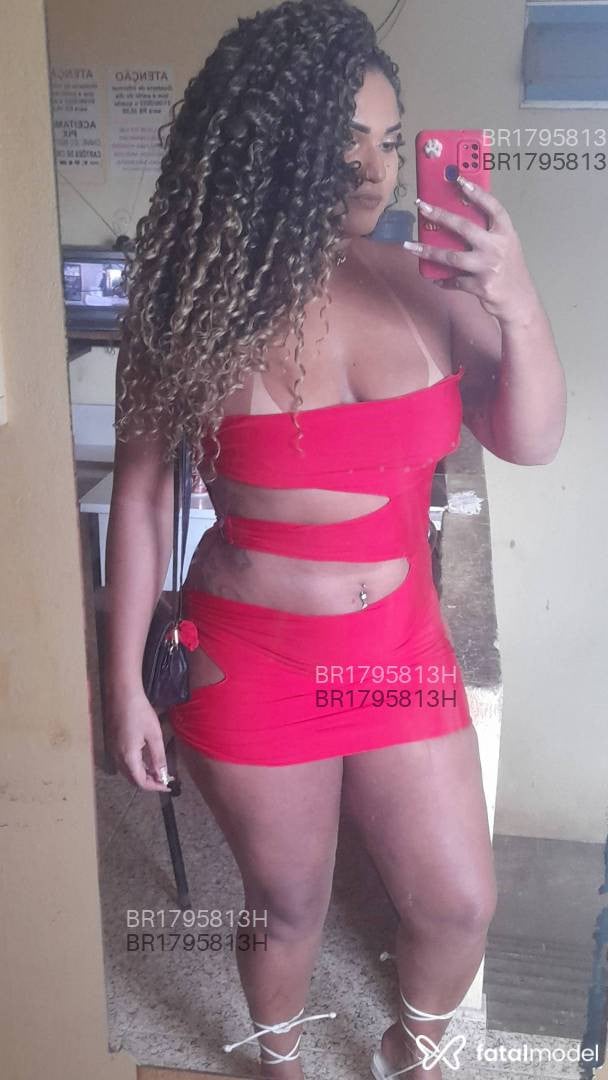 Acompanhante mulher com cabelo colorido de olhos pretos - Steeh Acompanhante mulher com cabelo colorido de olhos pretos - Steeh