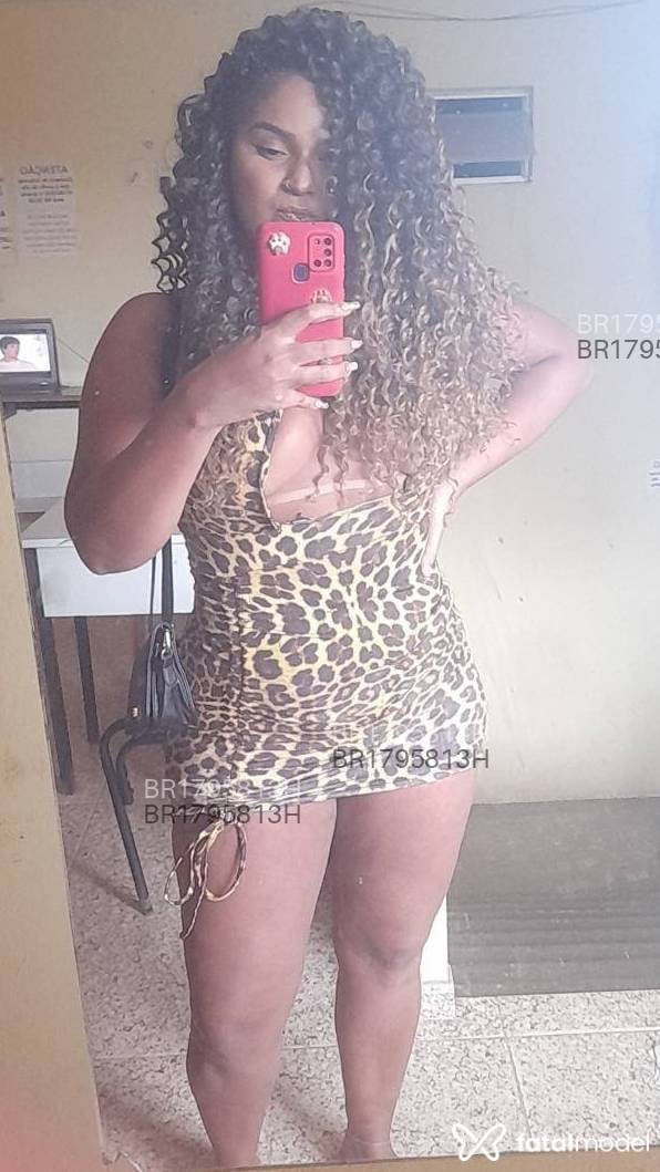 Acompanhante mulher com cabelo colorido de olhos pretos - Steeh Acompanhante mulher com cabelo colorido de olhos pretos - Steeh