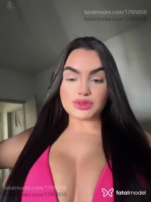 Acompanhante mulher morena (o) de olhos mel em Colatina Acompanhante mulher morena (o) de olhos mel em Colatina - Helena