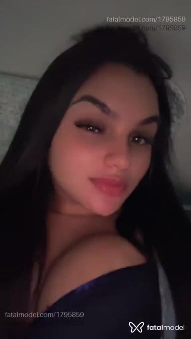 Acompanhante mulher morena (o) de olhos mel em Colatina Acompanhante mulher morena (o) de olhos mel em Colatina - Helena