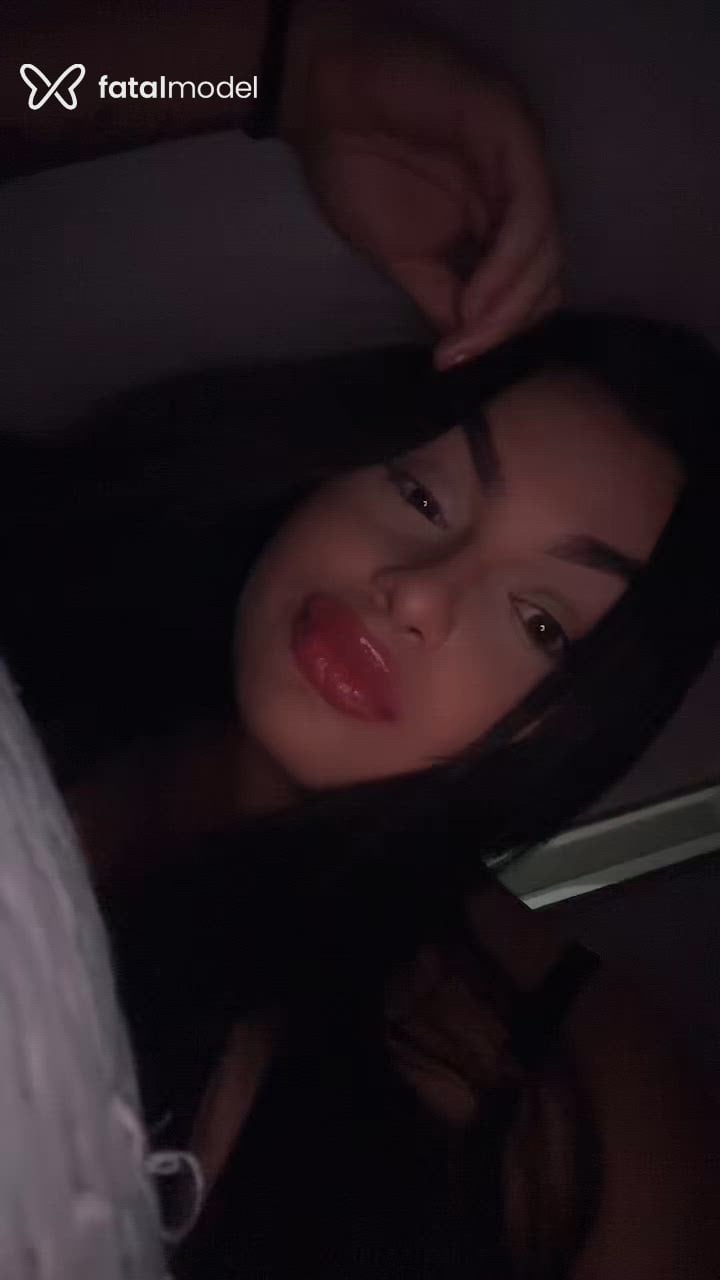 Acompanhante mulher morena (o) de olhos mel em Colatina Acompanhante mulher morena (o) de olhos mel em Colatina - Helena