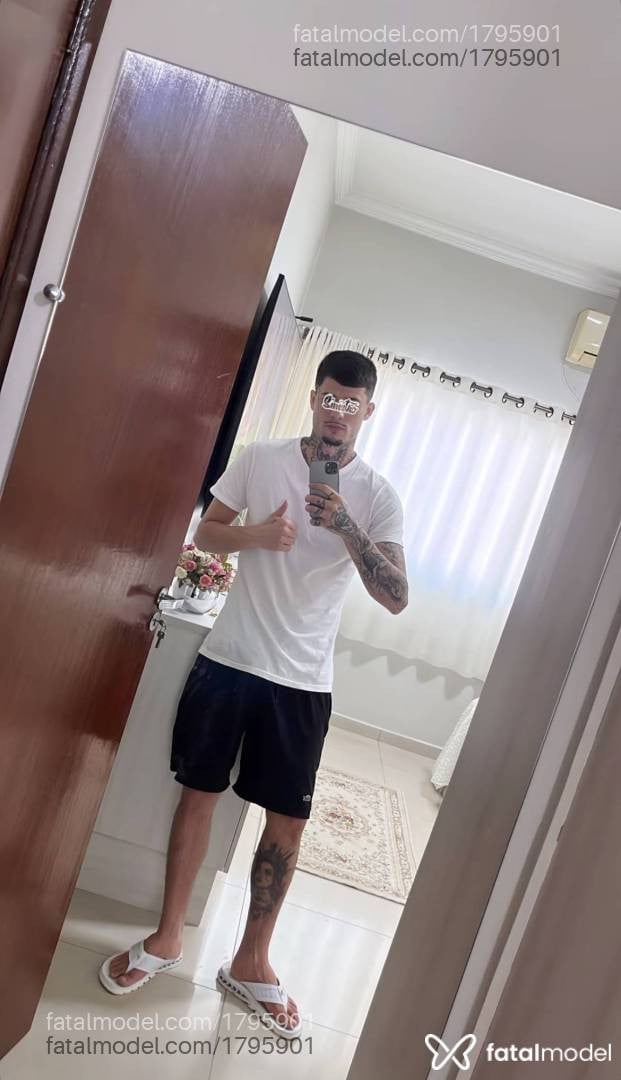 Acompanhante homem morena (o) de olhos castanhos - Charles